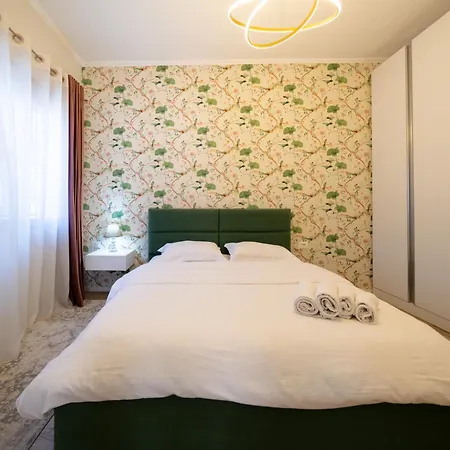 Modern 2 Bedroom With Balcony In Location *
