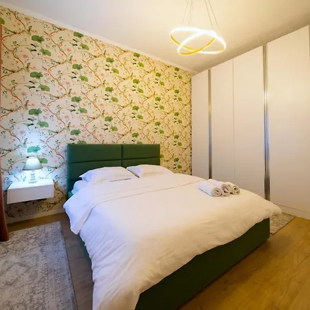 Apartment Modern 2 Bedroom With Balcony In Location Tirana